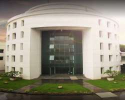 Aahana has taken professional training in the field of acting from Whistling Woods International School of Acting.